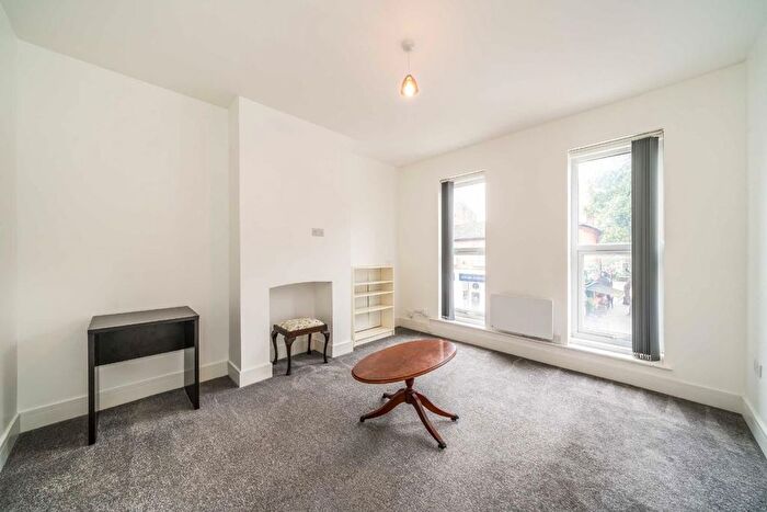 2 Bedroom Flat To Rent In London Road, Twickenham, TW1