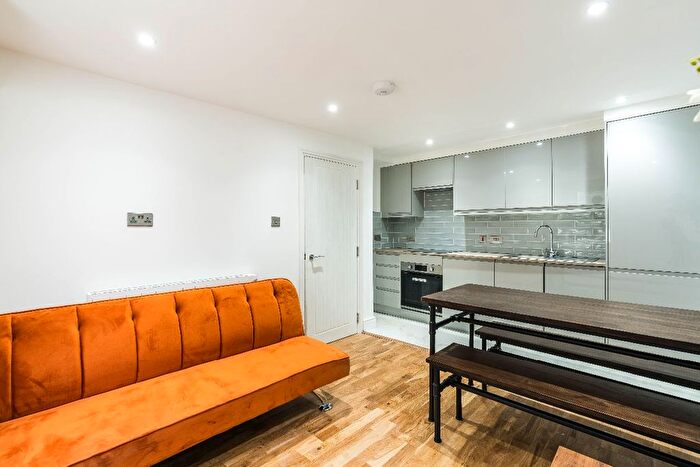 3 Bedroom Flat To Rent In Alexander Road, London, N19