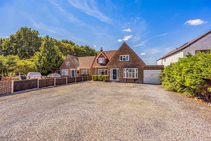 4 Bedroom House To Rent In Havant Road, Hayling Island, PO11
