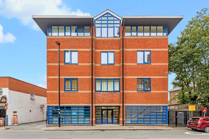 1 Bedroom Flat To Rent In Douglas Road, Hounslow, TW3