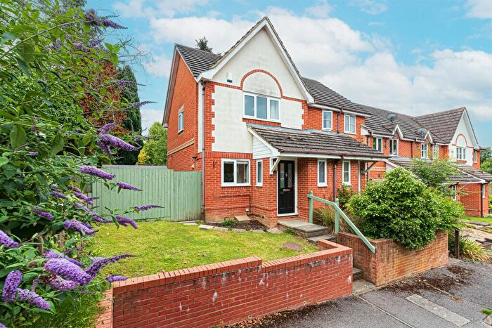 2 Bedroom End Of Terrace House To Rent In Davy Close, Wokingham, RG40