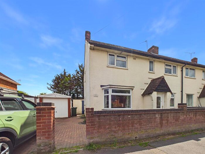 3 Bedroom Semi-Detached House For Sale In Alan Moss Road, Loughborough, LE11