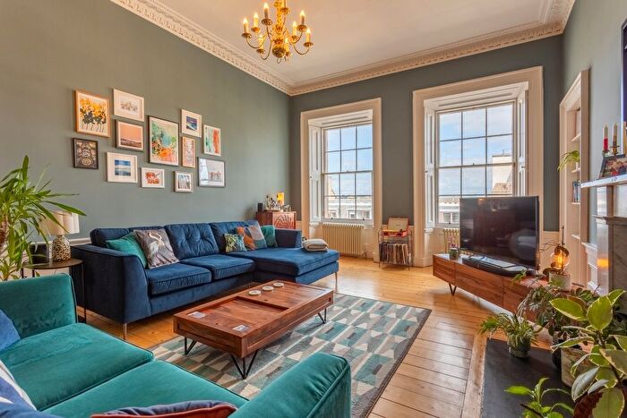 3 Bedroom Flat To Rent In Fettes Row, New Town, Edinburgh, EH3