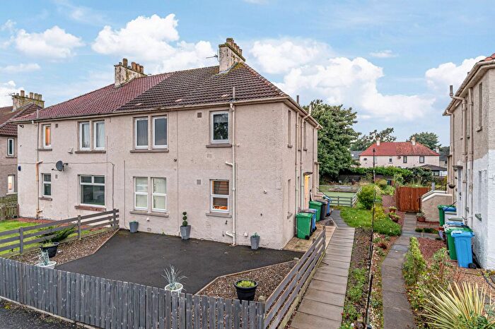 2 Bedroom Flat For Sale In Macindoe Crescent, Kirkcaldy, KY1