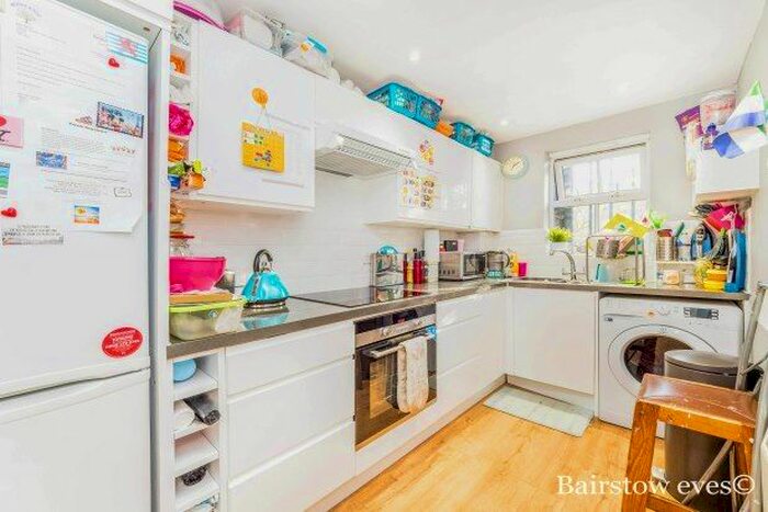 2 Bedroom Flat To Rent In Bluebell Way, Ilford IG1