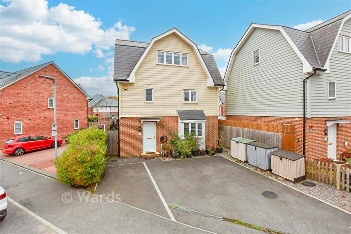 4 Bedroom Detached House For Sale In Carmelite Road, Aylesford, Kent, ME20