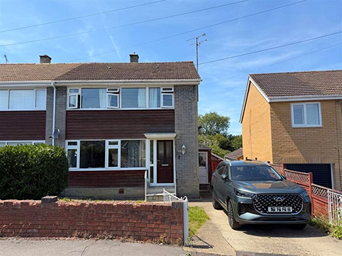 3 Bedroom Semi-Detached House For Sale In Hardens Mead, Chippenham, SN15