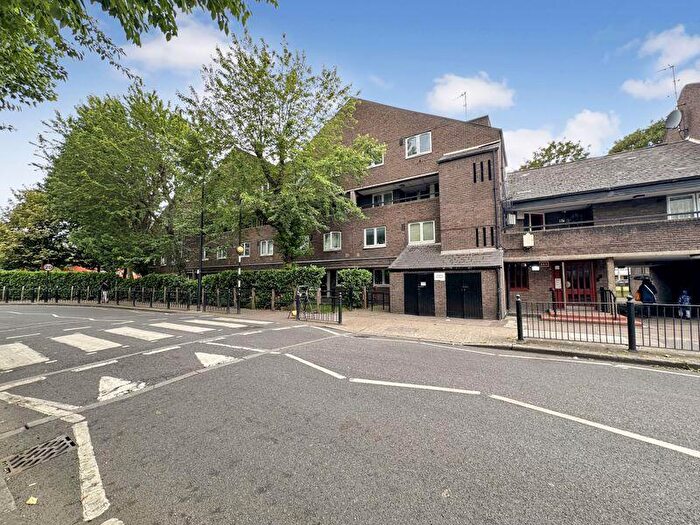 1 Bedroom Flat To Rent In Campbell Road, Bow, London, E3