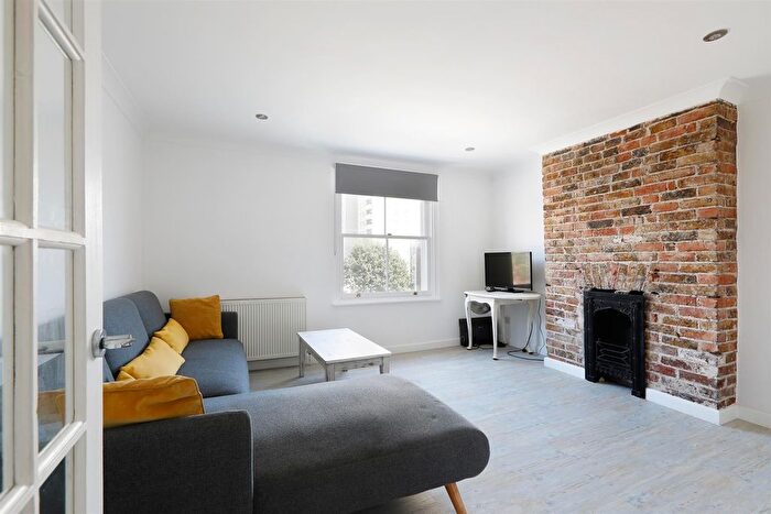 2 Bedroom Flat To Rent In Hampshire Court, Upper St. James's Street, Brighton, BN2