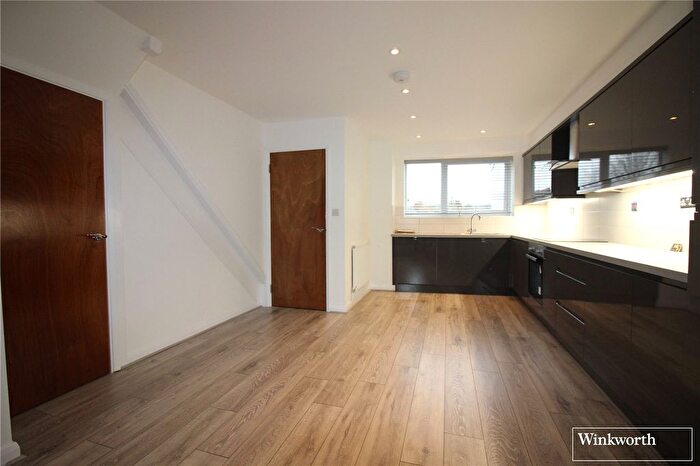 2 Bedroom Flat To Rent In Furzehill Parade, Shenley Road, Borehamwood, Hertfordshire, WD6