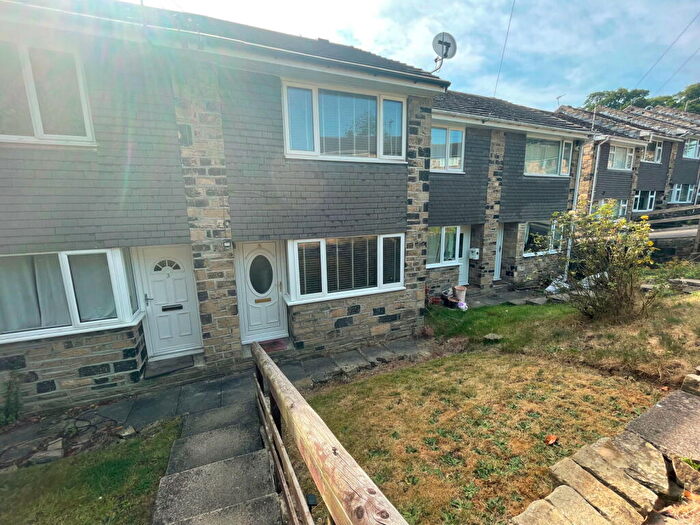 2 Bedroom Town House For Sale In Woodlands Close, Denby Dale, HD8