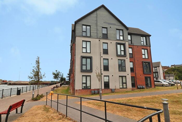 2 Bedroom Flat For Sale In Ffordd Y Dociau, Barry, CF62