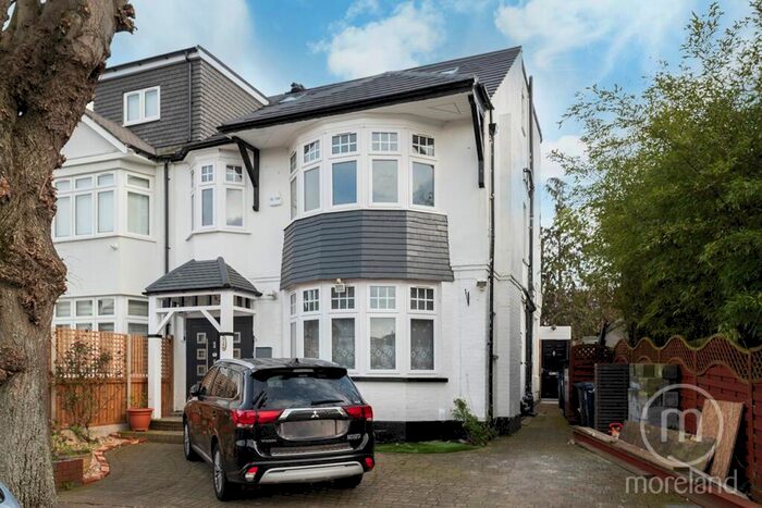 3 Bedroom Maisonette To Rent In Hallswelle Road, Temple Fortune, NW11