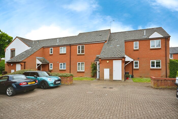 1 Bedroom Flat For Sale In House Lane, St. Albans, AL4