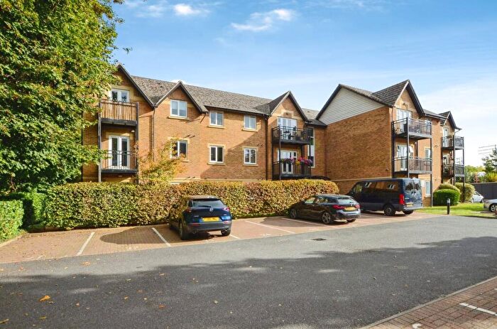 2 Bedroom Apartment For Sale In High Street, Berkhamsted, HP4