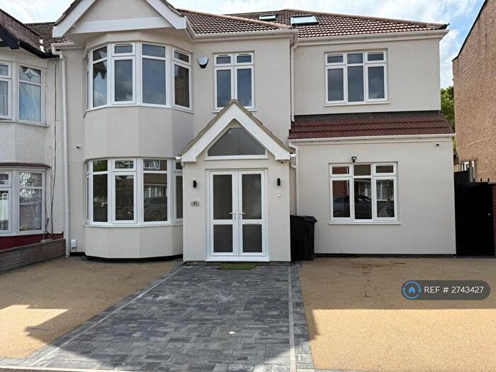7 Bedroom End Of Terrace House To Rent In Inglehurst Gardens, Ilford, IG4