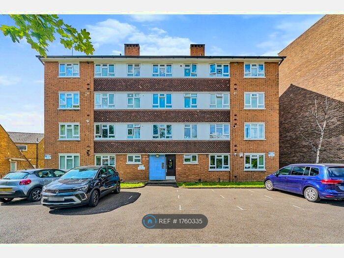 3 Bedroom Flat To Rent In Upper Richmond Road, London, SW15