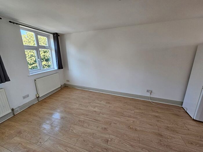 1 Bedroom Flat To Rent In Oldfields Circus, UB5