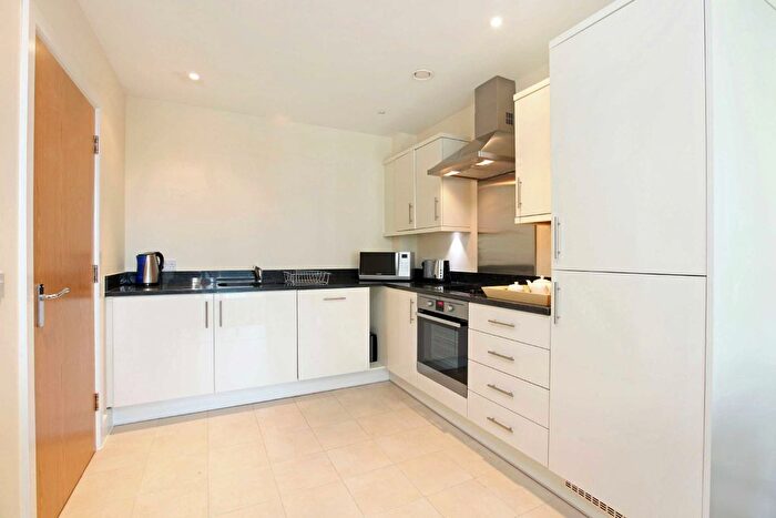 1 Bedroom Flat To Rent In Gooch House, Hammersmith, W6