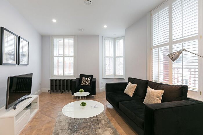 2 Bedroom Flat To Rent In Shaftesbury Avenue, London, W1D