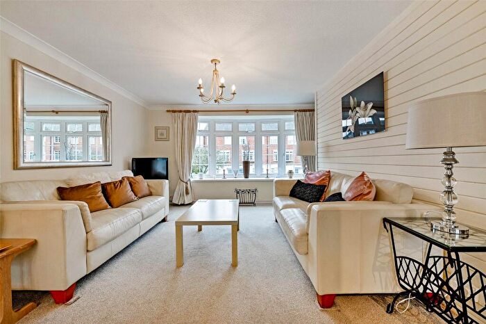 2 Bedroom Duplex To Rent In Lammas Court, Windsor, Berkshire, SL4