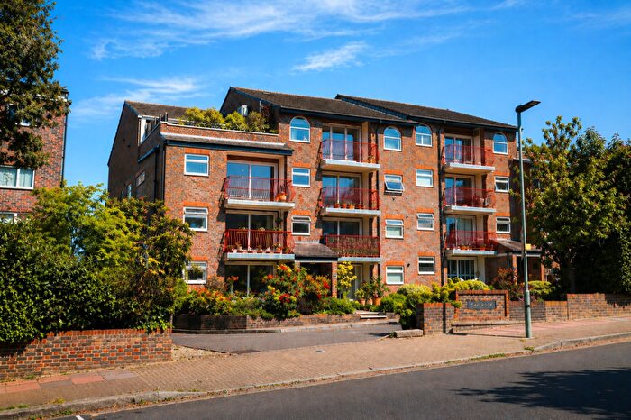 3 Bedroom Apartment For Sale In Flat Oakbrook, Court Downs Road, Beckenham, BR3