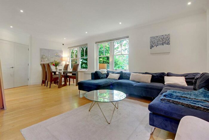3 Bedroom Terraced House For Sale In North End Way, Hampstead, London, NW3