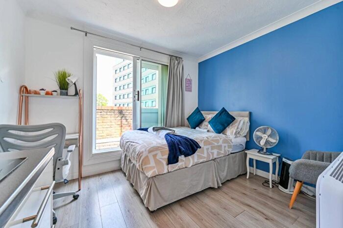 Studio To Rent In Malmesbury Road, Bow, London, E3