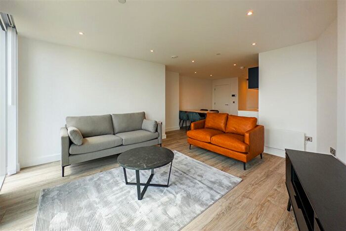 2 Bedroom Apartment To Rent In Thr, M15