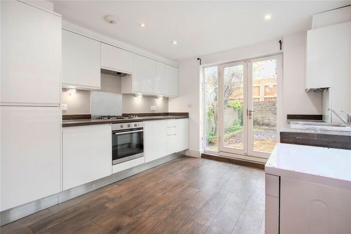 3 Bedroom Flat To Rent In Brooke Road, London, E5