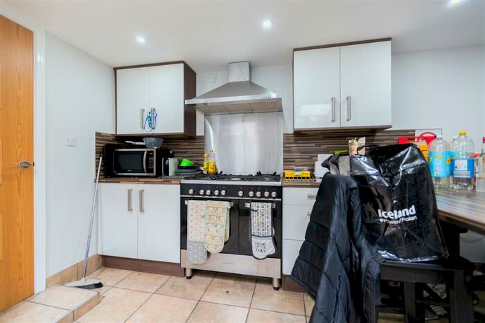 6 Bedroom House To Rent In Luton Road, Birmingham, B29