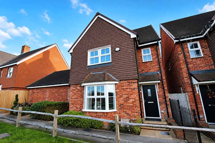 3 Bedroom Detached House To Rent In Westvale Road, Horley, Surrey, RH6