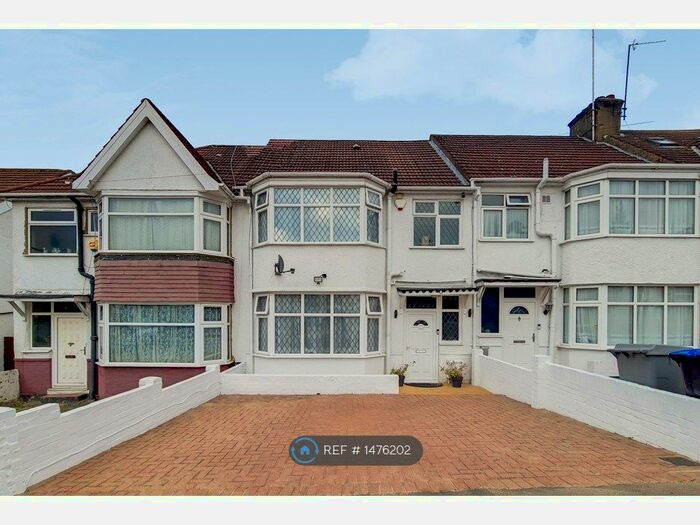 4 Bedroom Semi-Detached House To Rent In Evelyn Avenue, London, NW9