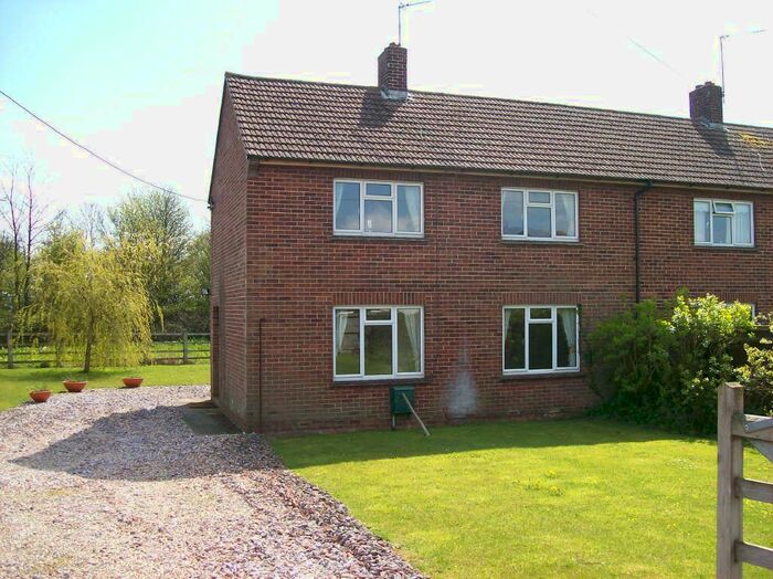 3 Bedroom Semi-Detached House To Rent In Dianmer Close, Hook, Swindon, SN4