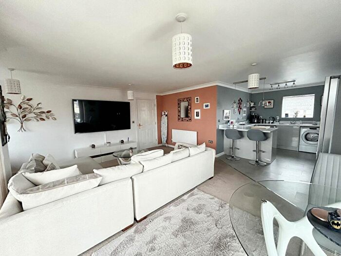 2 Bedroom Apartment For Sale In Selman Close, Hythe, SO45