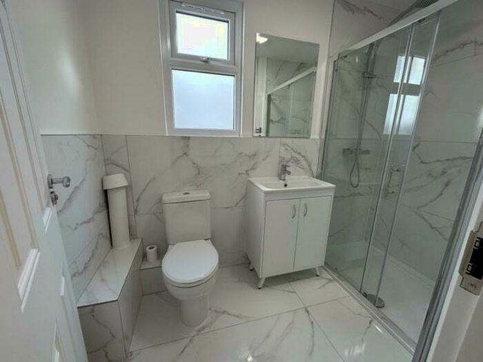 1 Bedroom Flat To Rent In Holly Lane, Goodmayes, IG3