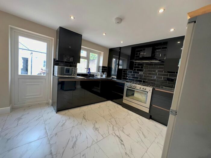 Studio To Rent In Court Road, South Norwood, London, SE25