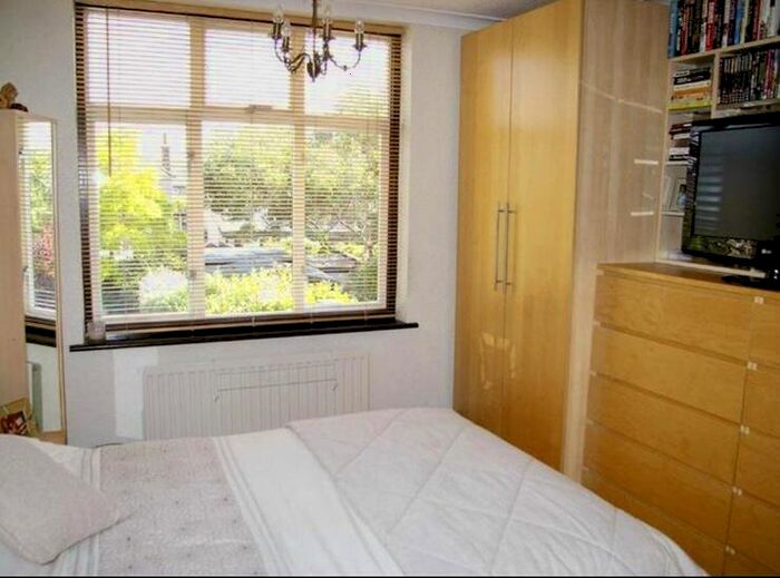 6 Bedroom Semi-Detached House To Rent In Beccles Drive, Barking, London, IG11