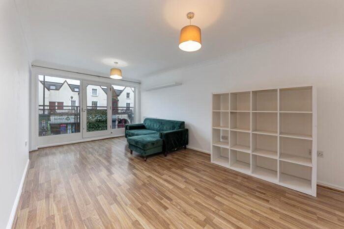 2 Bedroom Apartment To Rent In Essex Road, London, N1