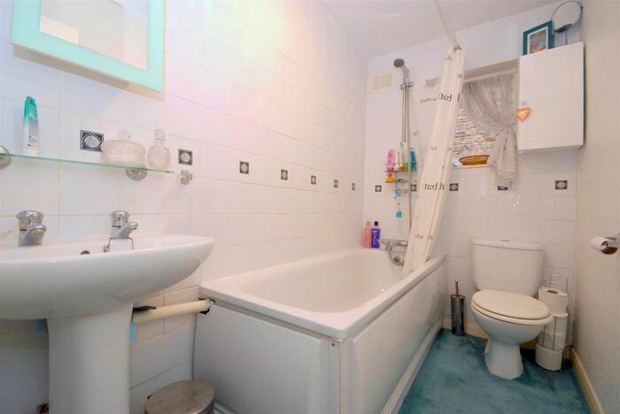 1 Bedroom Flat To Rent In Gleneagle Road, Streatham, SW16