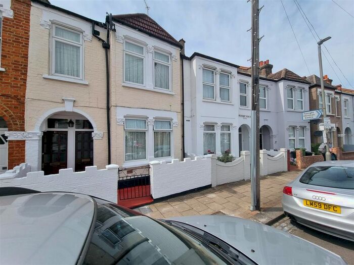 3 Bedroom Maisonette To Rent In Pevensey Road, SW17
