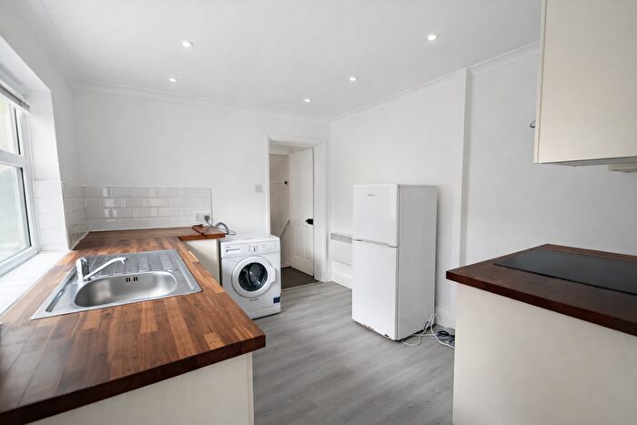 1 Bedroom Flat To Rent In Luton Road, Chatham, ME4