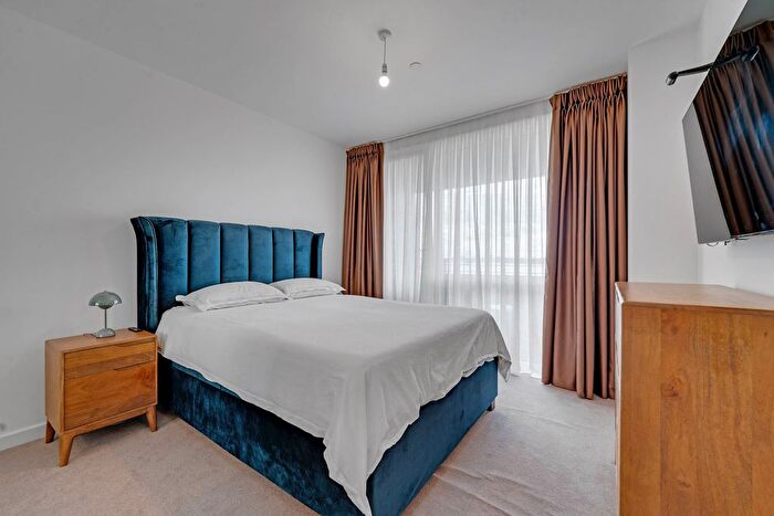 1 Bedroom Flat For Sale In Dawson Apartments, Kings Hill, Barking, IG11