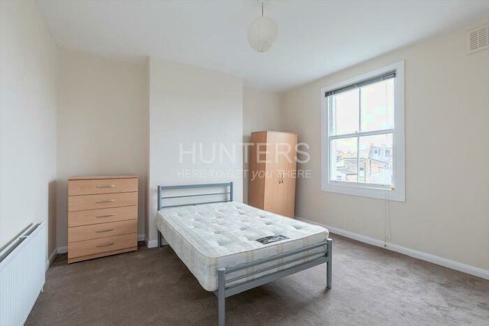 2 Bedroom Flat To Rent In Albion Road, Stoke Newington, London, N16