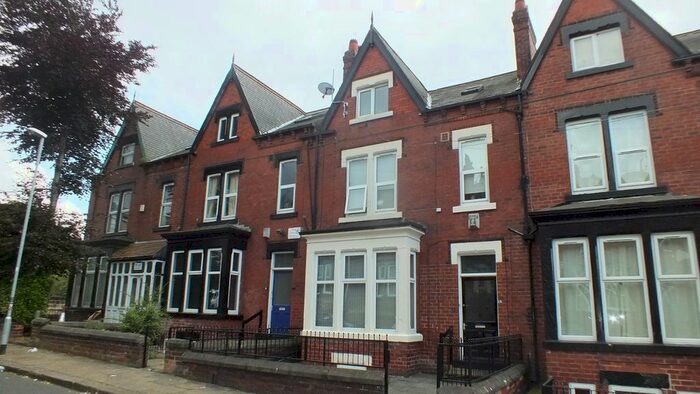 1 Bedroom Studio To Rent In Manor Terrace, Leeds, West Yorkshire, LS6