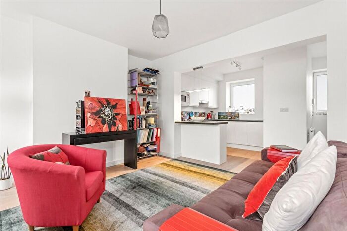 2 Bedroom Apartment For Sale In Hanbury Street, London, E1