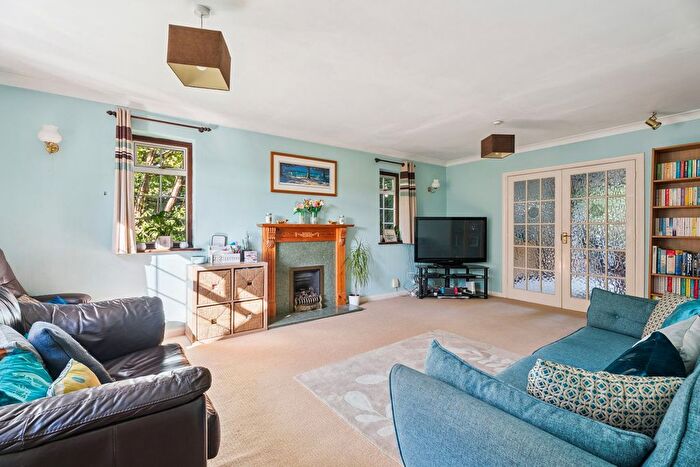 4 Bedroom Detached House For Sale In Amersham Road, Chalfont St Peter, SL9