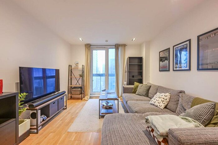 2 Bedroom Flat To Rent In Limeharbour, Canary Wharf, London, E14
