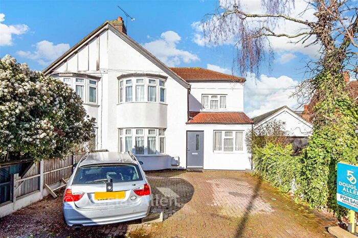 4 Bedroom Semi Detached House For Sale In Clayhall Avenue, Clayhall, Ilford, Essex, IG5