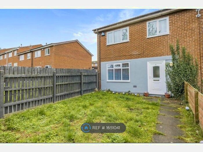 3 Bedroom End Of Terrace House To Rent In Barent Walk, Nottingham, NG5